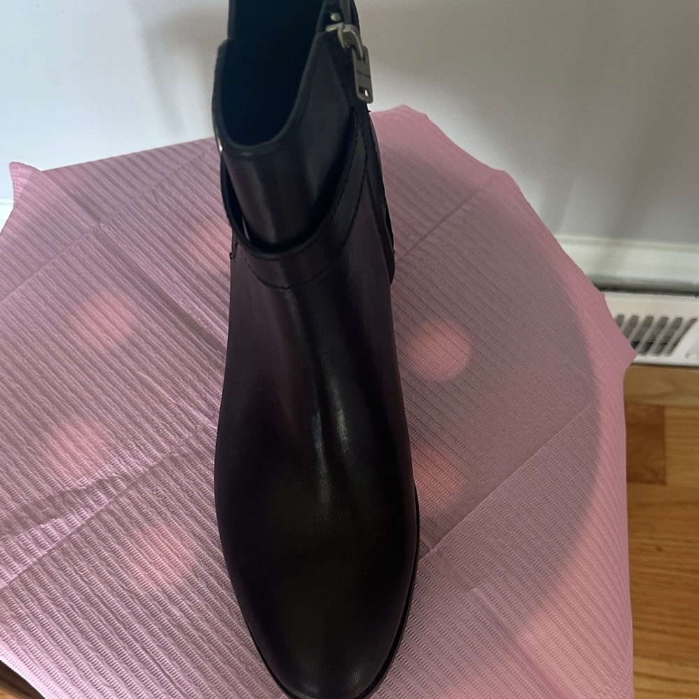 Elegant Black Ankle Boots